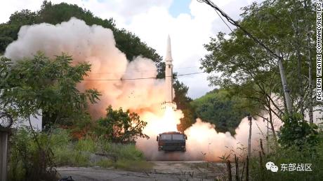 الصين تطلق صواريخ فوق تايوان لأول مرة في الوقت الذي ترد فيه بكين على زيارة بيلوسي