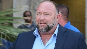 Alex Jones steps outside of the Travis County Courthouse, to do interviews with media after he was questioned under oath about text messages and emails by lawyer Mark Bankston, in Austin, Texas, U.S. August 3, 2022. Briana Sanchez/Pool via REUTERS
