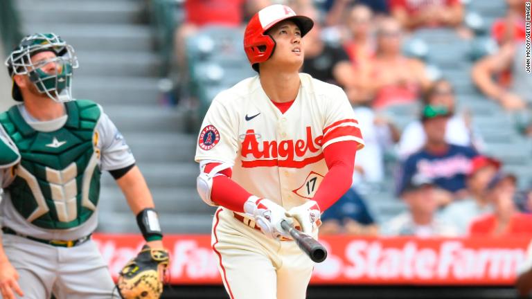 Bad Bunny es ovacionado durante un partido de softball en el All-Star, Gente, Entretenimiento