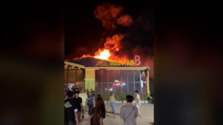 Un incendio en un club nocturno deja 13 muertos y 35 heridos en Tailandia -  CNN Video