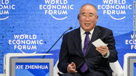 Utusan khusus iklim China Xie Zhenhua berbicara di Forum Ekonomi Dunia di Davos pada bulan Mei.