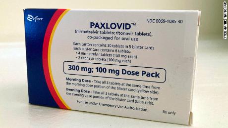 ยาต้านไวรัส Paxlovid ให้เป็นเวลาห้าวันเพื่อลดการเจ็บป่วยที่รุนแรงในผู้ที่มี Covid-19 