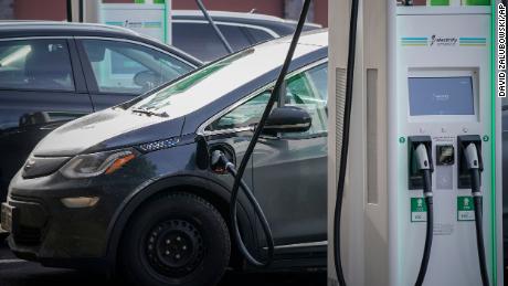 Democrats&#39; climate and energy bill is written so buyers can get an immediate discount on an electric vehicle at the dealership, instead of waiting weeks or months for their tax credit to come through. 