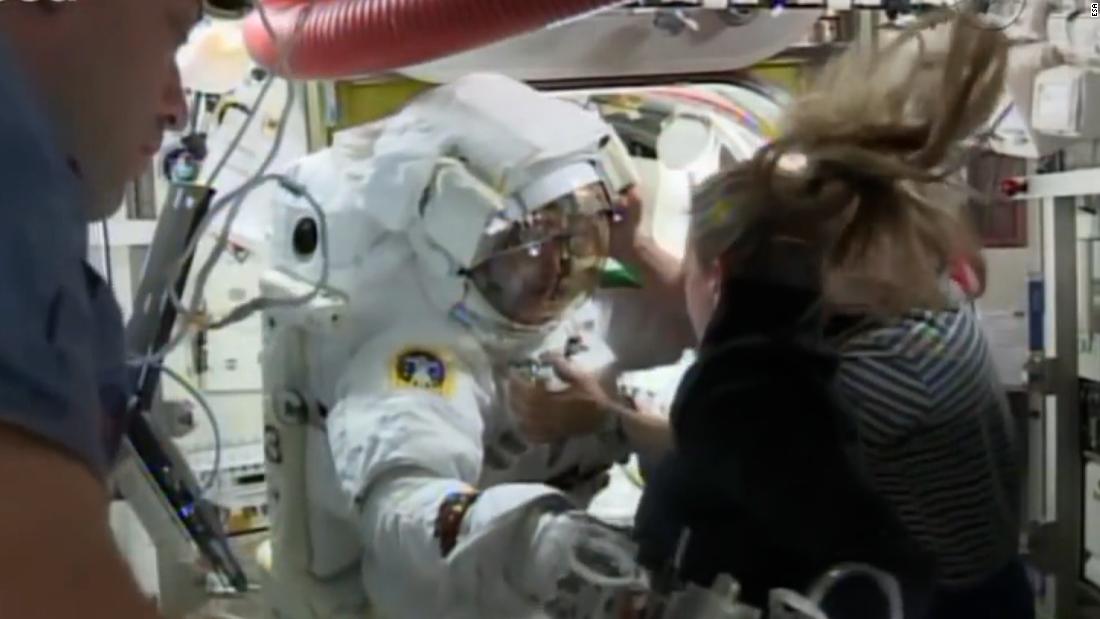 Video: NASA halts spacewalks after water leaked into astronaut’s helmet – CNN Video