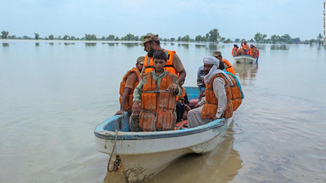 Flash floods kill 550 in Pakistan in heaviest rains in a long time