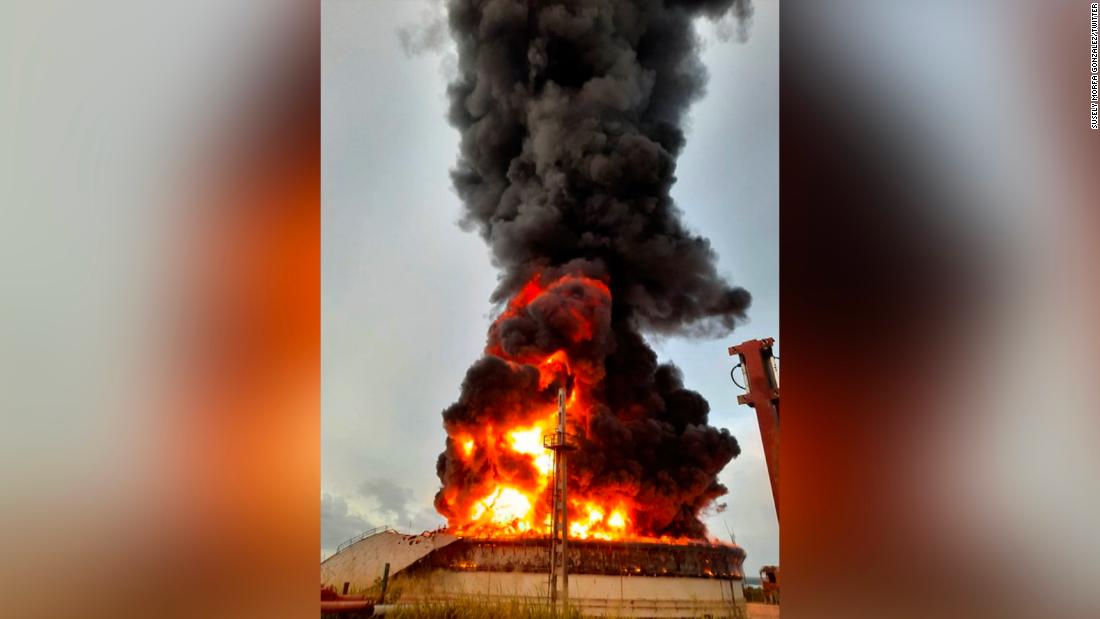Lightning strike on oil storage tank in Cuba causes massive fire