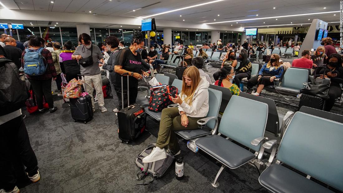 more-than-900-us-flights-canceled-and-6-300-us-flights-delayed-on-sunday