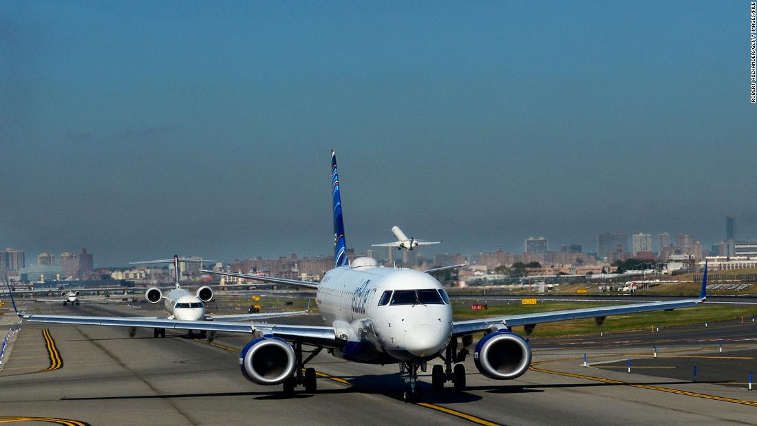 jetblue-airplane-clips-wing-of-southwest-jet-at-laguardia-airport-faa-says