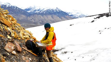 Los multimillonarios están financiando una búsqueda del tesoro masiva en Groenlandia mientras el hielo desaparece