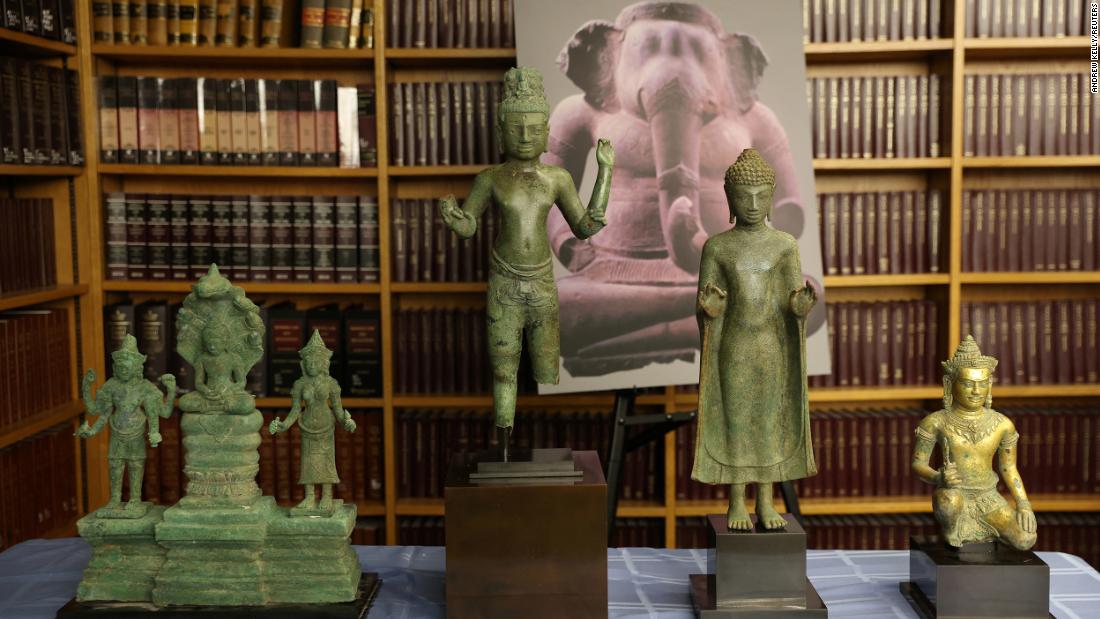 US returns looted relics of 'extraordinary cultural value' to Cambodia