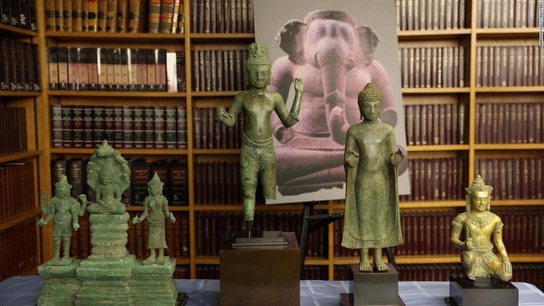 US returns looted relics of ‘extraordinary cultural value’ to Cambodia