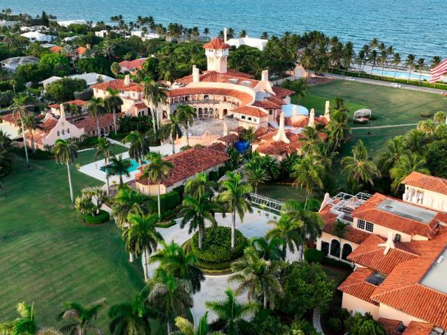 The Washington Post: FBI searched Trump's Mar-a-Lago residence for ...
