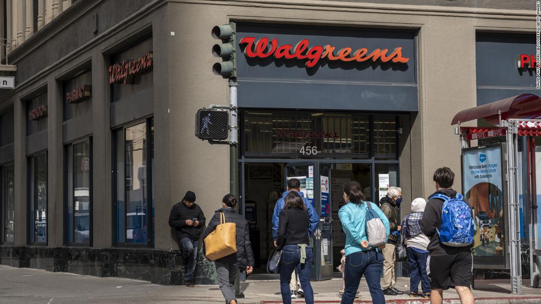 You are currently viewing Walgreens is paying signing bonuses up to $75000 to pharmacists – CNN