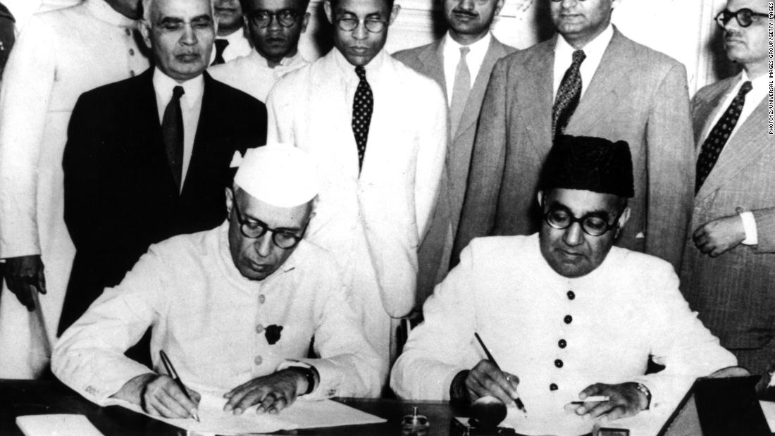 Jawaharlal Nehru and Pakistan&#39;s Prime Minister Liaquat Ali Khan, during the signing of the agreement between India and Pakistan in New Delhi, 1947. The agreement would safeguard the rights of minorities in both nations. 
