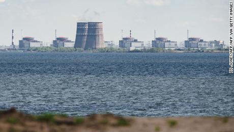 Una vista de la planta de Zaporizhzhia desde Nikopol, al otro lado del río Dnipro.
