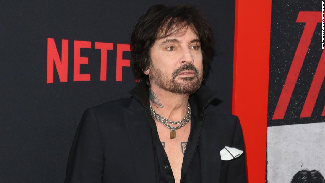 Nude photo of Tommy Lee sparks accusations of double standards