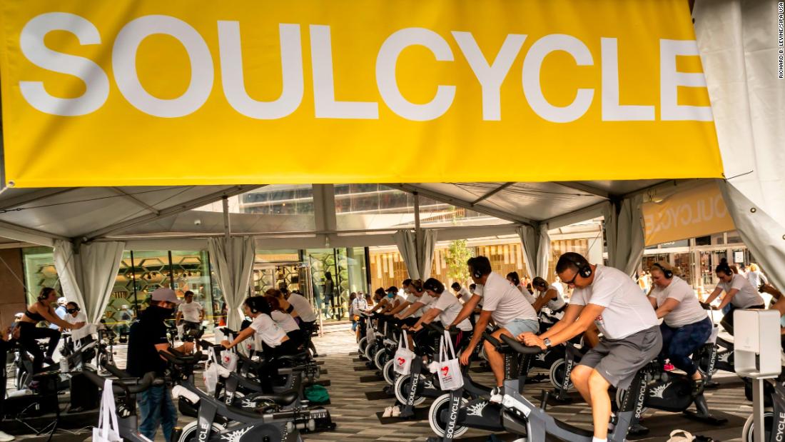 Read more about the article SoulCycle is closing 25% of its studios – CNN