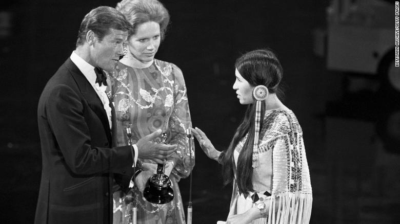 Littlefeather said she promised Brando she wouldn't touch the award itself.