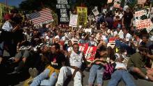 Des membres d'ACT UP à Kennebunkport, dans le Maine, protestent contre la politique de lutte contre le sida du président George HW Bush, le 1er septembre 1991.