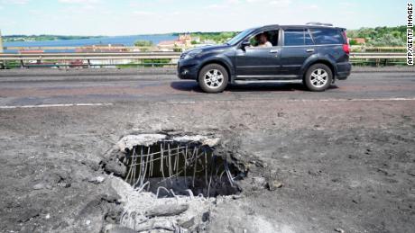 Russian troops in south Ukraine squeezed as Kyiv ramps up strikes on bridges, ammo depots