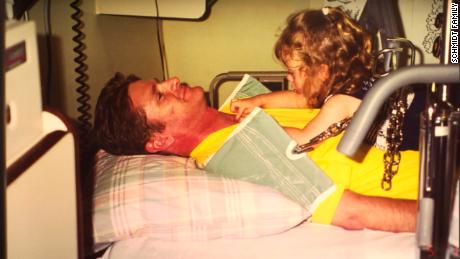Schmidt's daughter visits him at the hospital after the accident.