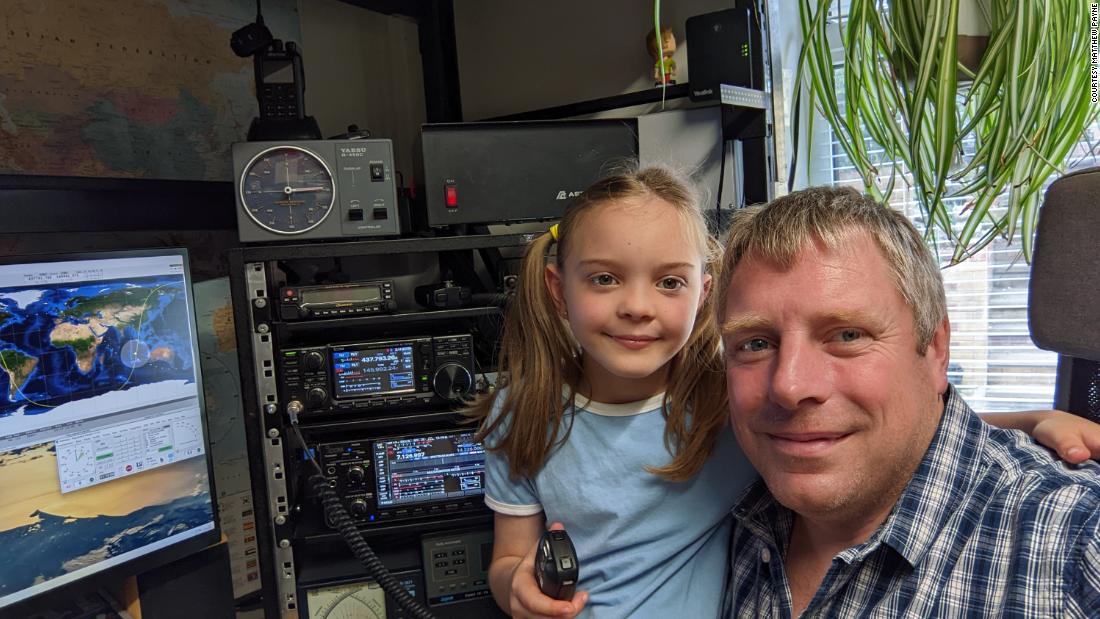 8-year-old girl chats with ISS astronaut using her dad's ham radio