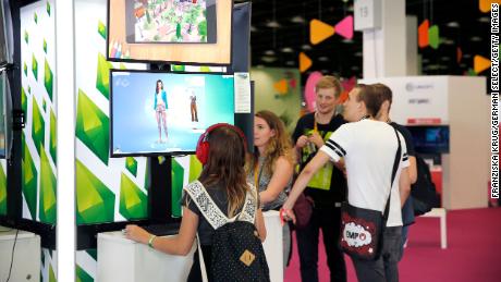 Gamers try out &quot;Sims 4&quot; in 2017.