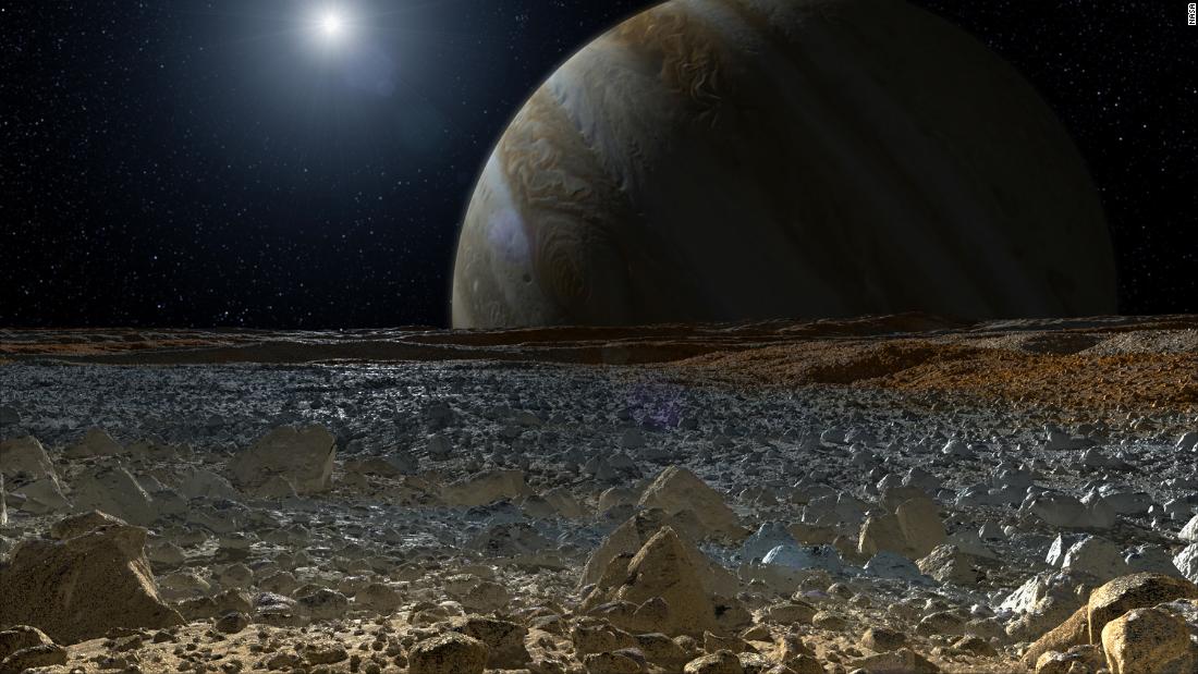أوروبا: الجليد تحت الماء يكشف عن أدلة حول عالم محيط القمر