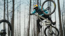 220817153736 red bull bike card hp video Parallel II: How two mountain bikers produced a stunning feat of skill