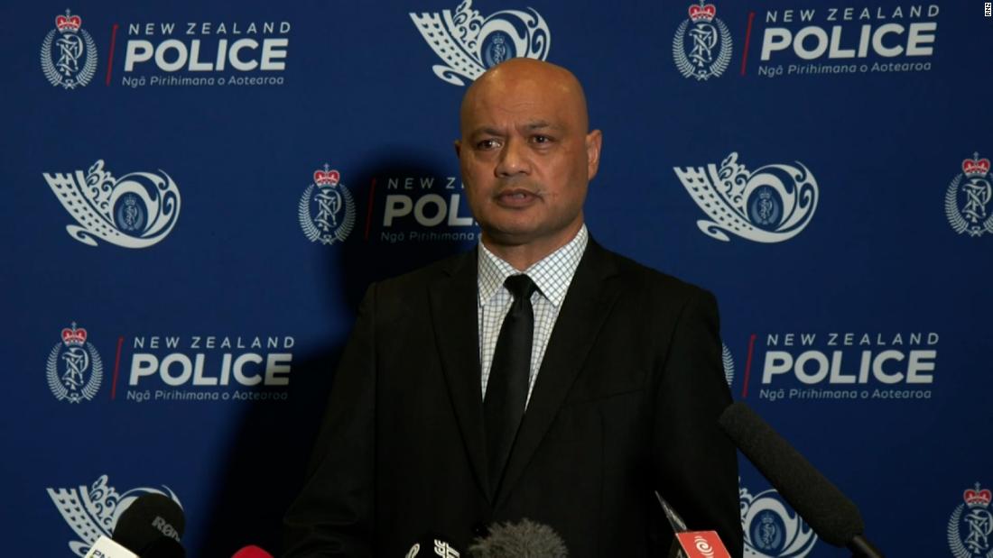 Nueva Zelanda: la policía encuentra restos de niños en bolsas compradas por la familia en una subasta