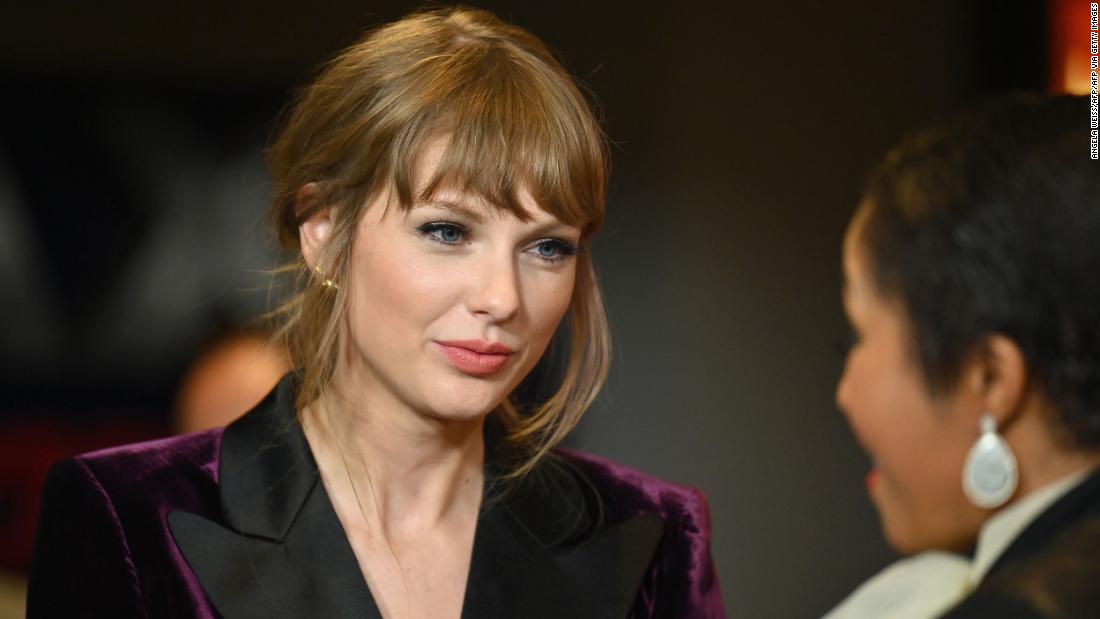 'Twilight Saga: New Moon' director regrets rejecting Taylor Swift from film