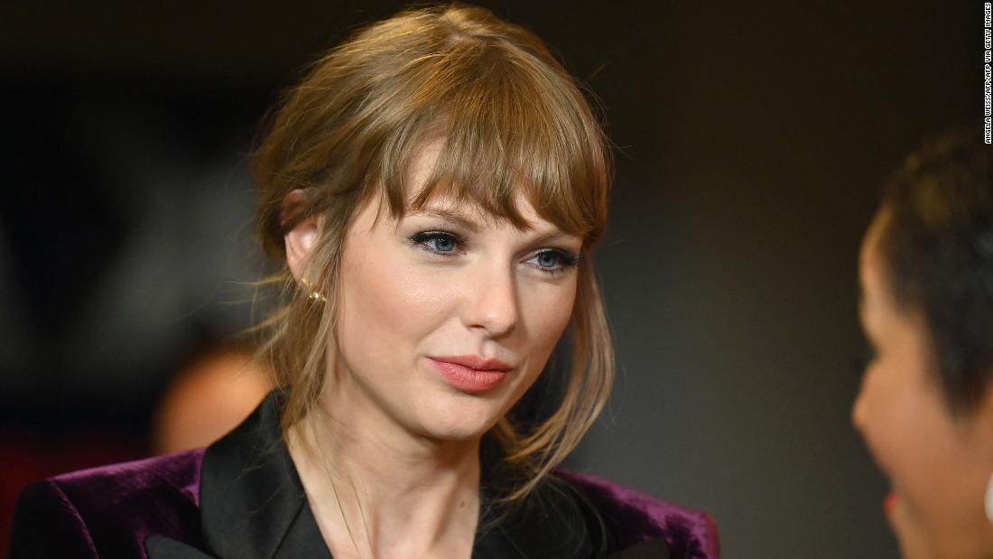 ‘Twilight Saga: New Moon’ Director Regrets Casting Taylor Swift Out of Film