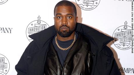 La ropa Yeezy Gap de Kanye West se exhibe bolsas de basura gigantes - CNN Video