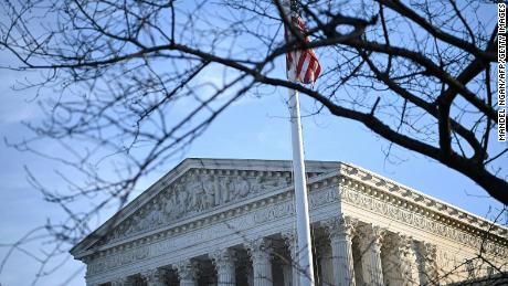 Supreme Court issues rare emergency order favoring voters who challenge election rules