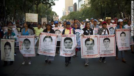 Un tribunal mexicain émet 83 mandats d'arrêt liés à la disparition de 43 étudiants