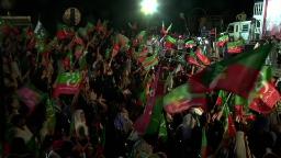 220822052244 imran kahn supporters video thumbnail 1 hp video Video: Pakistani supporters of former Prime Minister Imran Khan gather to protest potential arrest