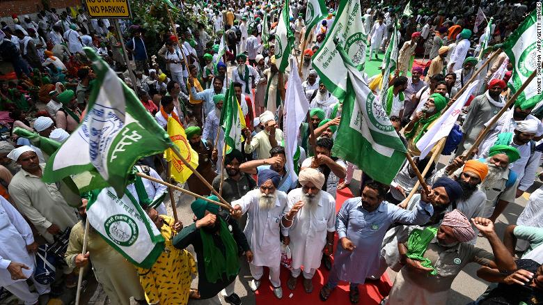 Thousands of Indian farmers return to New Delhi in fresh protests