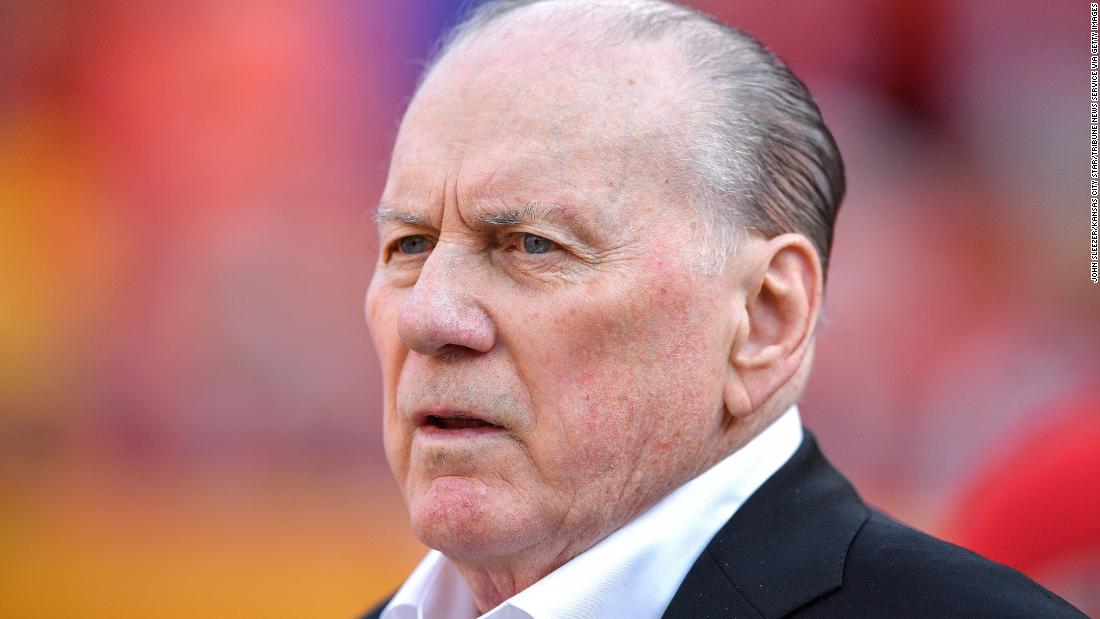 len-dawson-hall-of-fame-quarterback-who-led-kansas-city-chiefs-to-first-super-bowl-title-has-died-at-87