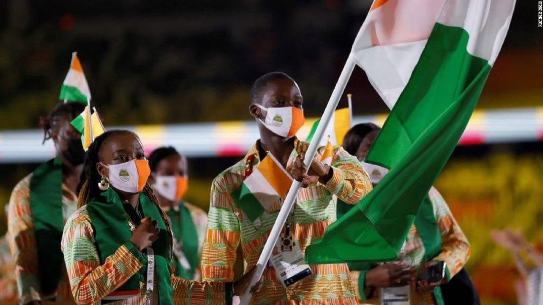 Frank Ndry, první olympionik Pobřeží slonoviny, soutěží proti přesile