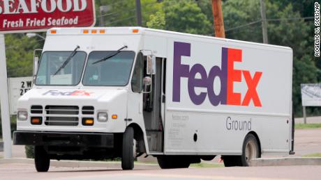 FedEx warns of a global recession, cutting sales forecast by half a billion dollars