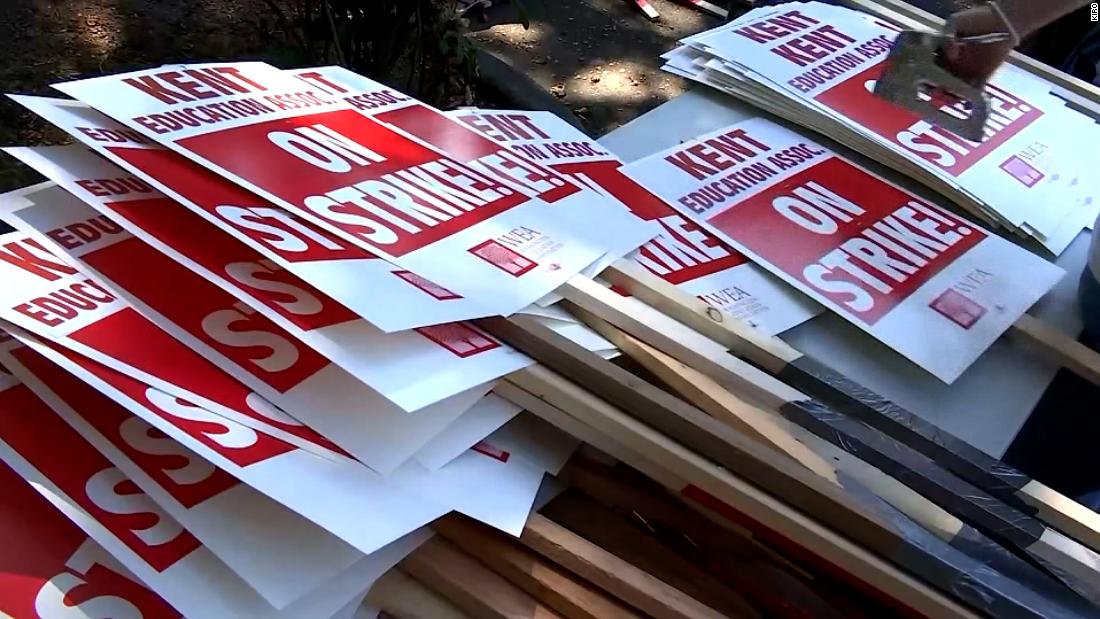 Teacher strike in Seattle suburb delays start of school year