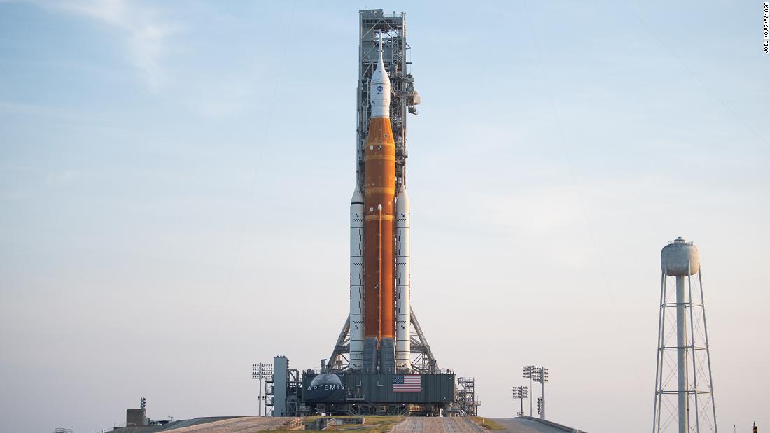 De lancering van de Artemis I-raket naar de maan is uitgesteld na een motorprobleem