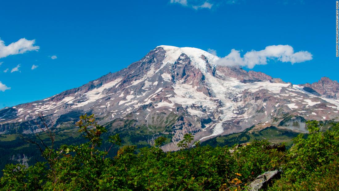 Canadian climber dies after falling off Mount Rainier in Washington state – CNN