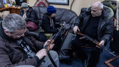 KYIV, UKRAINE - FEBRUARY 26: Civilian volunteers check their guns at a  Territorial Defence unit registration office on February 26, 2022 in Kyiv, Ukraine. Explosions and gunfire were reported around Kyiv on the second night of Russia&#39;s invasion of Ukraine, which has killed scores and prompted widespread condemnation from US and European leaders. (Photo by Chris McGrath/Getty Images)