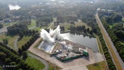 220826160012 latvia monument lon orig na hp video Watch: Latvia knocks down Soviet-era monument