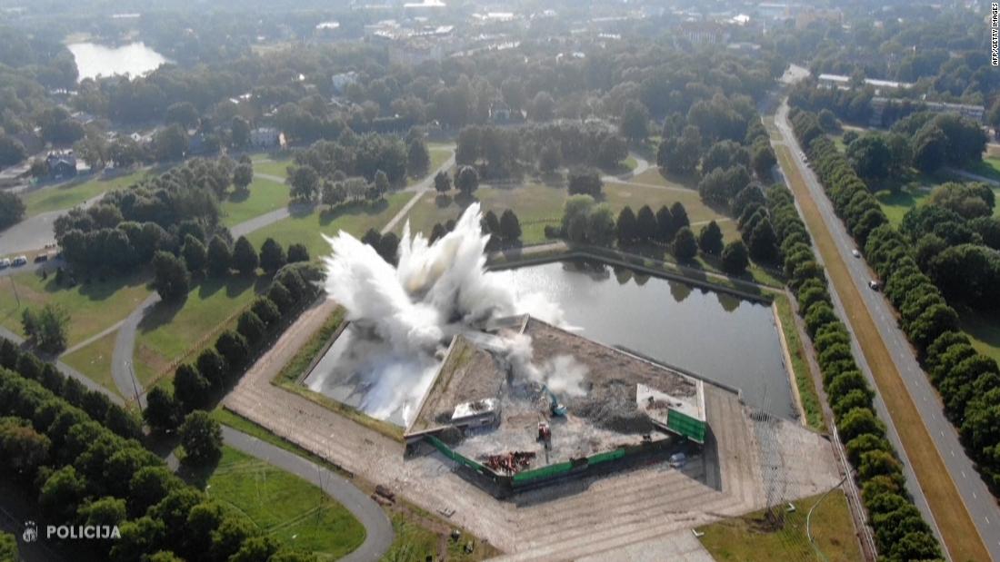 Watch: Latvia knocks down Soviet-era monument – CNN Video