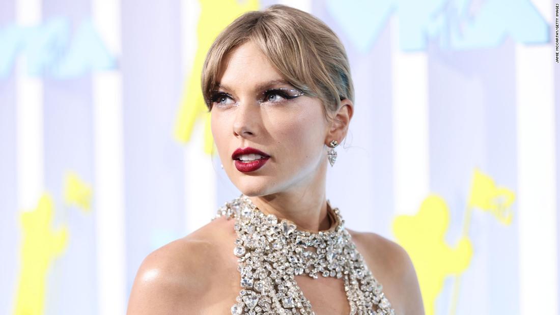 Taylor Swift channels flapper chic in a crystal Oscar de la Renta number