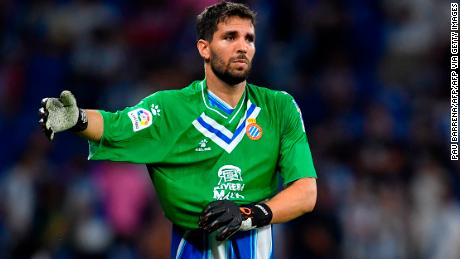 Espanyol defender Leandro Cabrera puts on the goalkeeper jersey for the final minutes of the match.