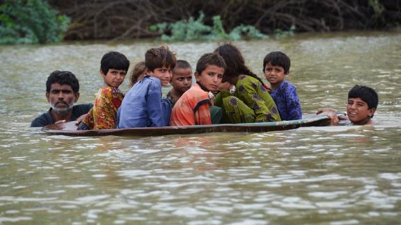 220829154454-01-pakistan-flooding-unf-li