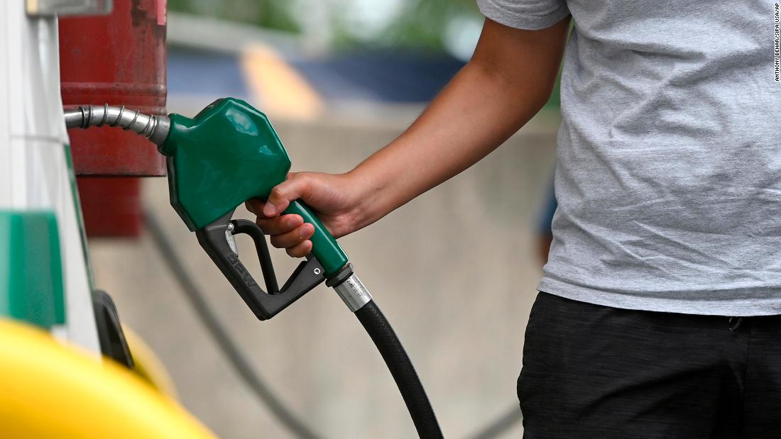 Lower gas prices push consumer confidence to highest level since May